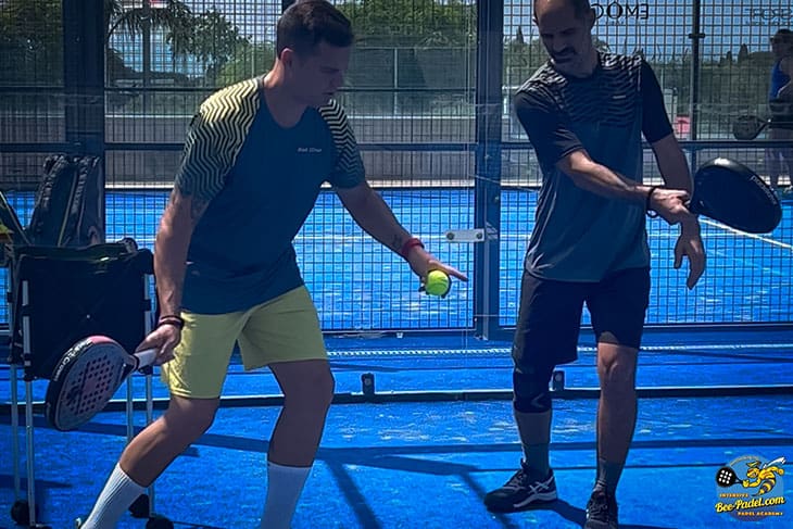 Sergi Rodriguez teaching how to serve with player from Kuwait at the Padel Clinic, Academy, Maresme, Catalunya, Barcelona, Spain, Eventbooking.top and bee-padel.com, Padelator, Nike, Black Crown