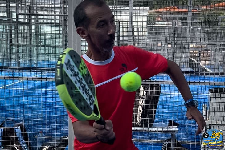 Experience the dynamic forehand volley of a Suriname Padel player in the sunny Padel Clinic in Barcelona, Spain, supported by Babolat, Nike, Puma.