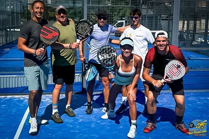 internediate and advanced padel player group picture