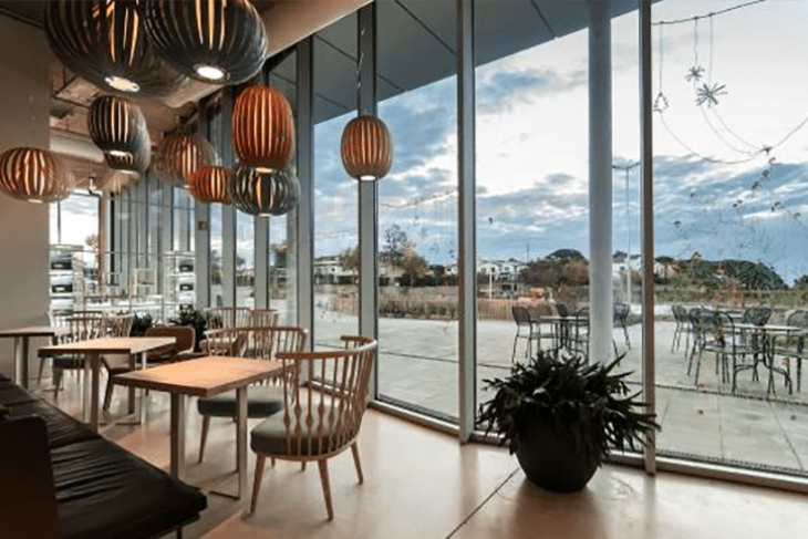 Sorli Emocions Restaurant Interior | Dining Near Padel Courts – Event Booking, Barcelona Interior of Sorli Emocions restaurant just 50 meters from the Event Booking padel courts in Vilassar de Dalt