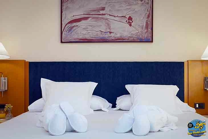 Double bed in a basic room at URH Hotel Mataró, preferred budget accommodation for Eventbooking.top Padel clinics and retreats.