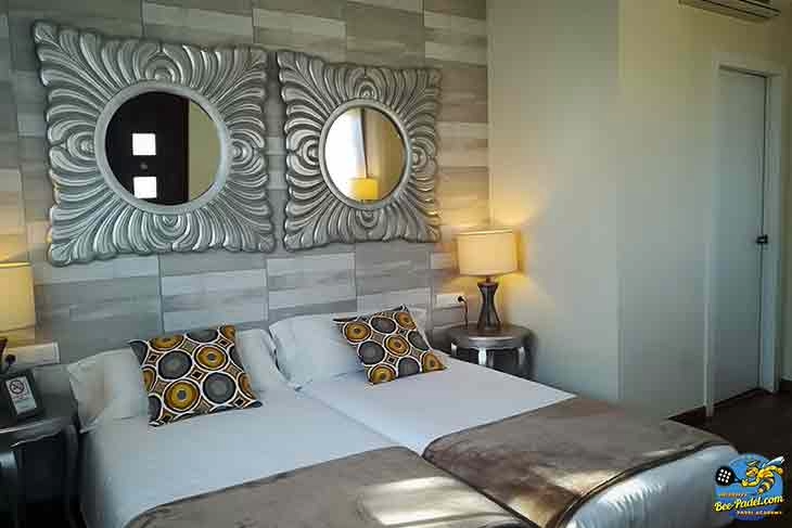Spacious double room at B&B Villa Cal Music, the preferred 2-star budget option for EventBooking.top and Bee-Padel’s intensive padel clinics