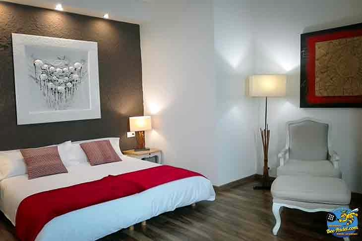 Interior of a spacious room at B&B Villa Cal Music—perfect for a restful night before intensive padel training