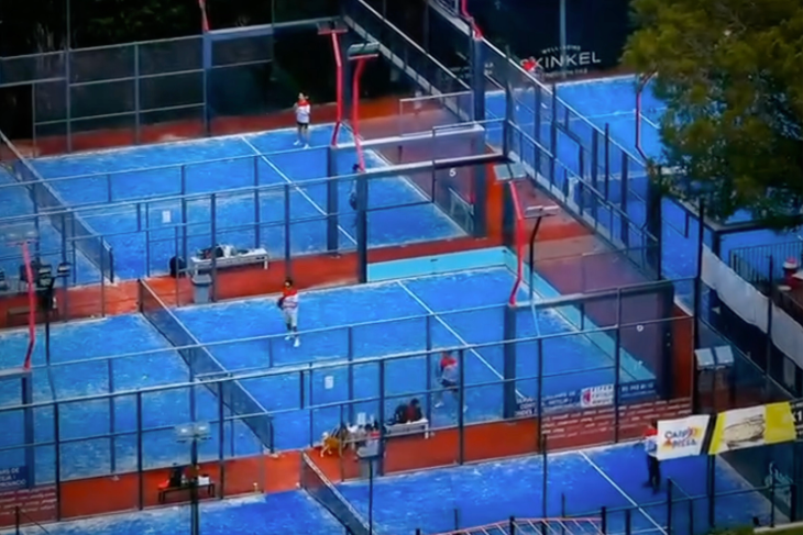 Bird’s-eye view of Can Teixidó Padel Club’s panoramic padel courts in Maresme, Barcelona, surrounded by lush Mediterranean scenery.
