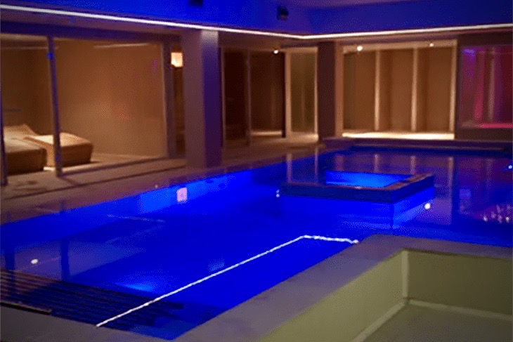 Emocions Sorli Sports facilities with sauna, wellness area, fitness center, massage services, and padel courts in Vilassar de Dalt, Spain