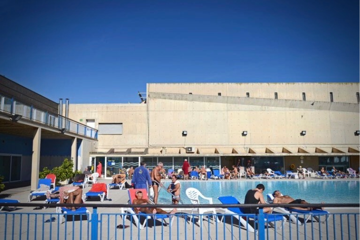 Eventbooking.top padel players relaxing on the terrace at CNAB Barceloneta, Barcelona